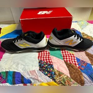 Soft foam New balance Sftball cleats